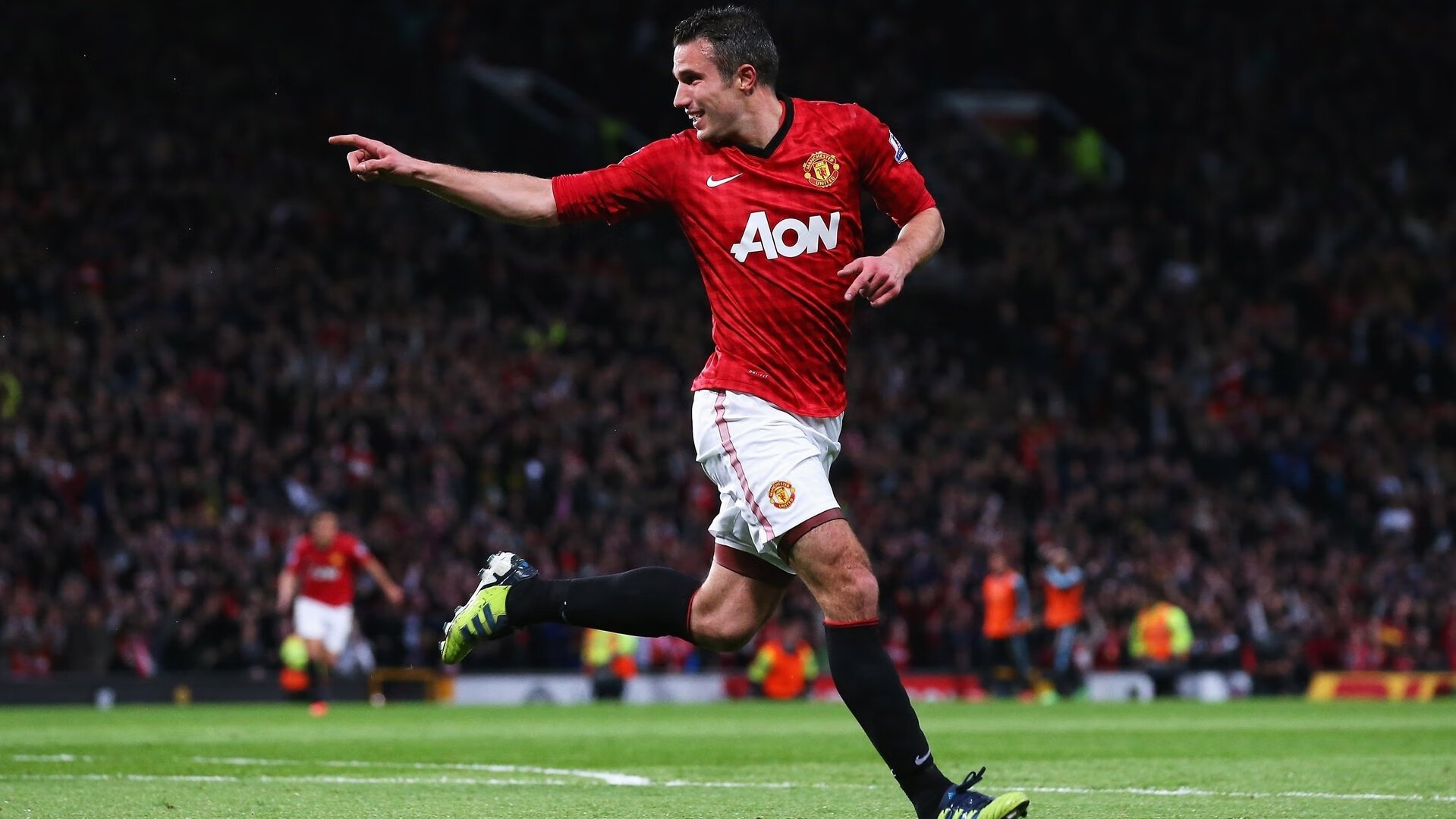 世界杯球鞋“金靴款”在欧冠赛场继续刷屏 成球员最爱选择